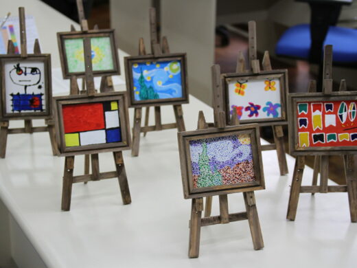 Alunos da educação infantil fazem mini telas