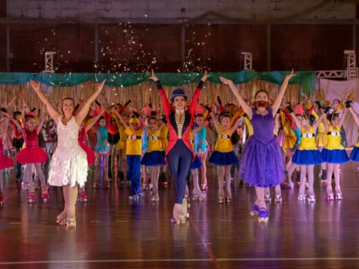 ﻿Espetáculo de patinação receberá alunos da rede