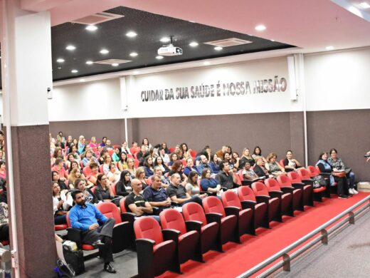 Professores são recepcionados com Aula Magna