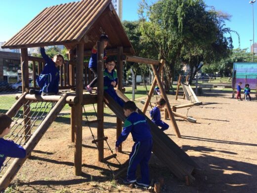 Espaços públicos se tornam locais de aprendizado