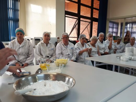 Encontro apresenta novos preparos para merendeiras