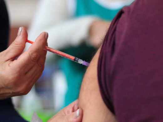 Início da vacinação de trabalhadores da educação