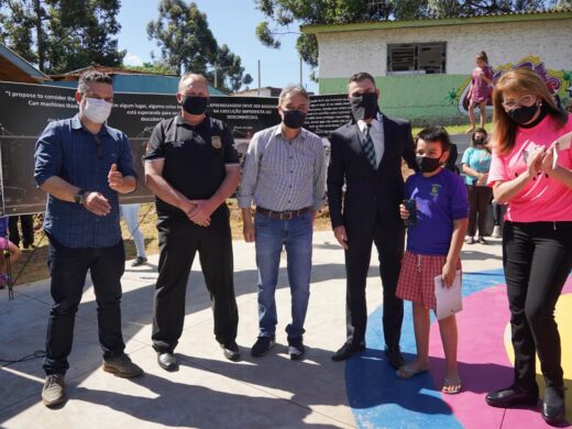 Ministério Público doa smartphones para alunos