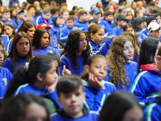 Prefeito Pedro anuncia aulas em tempo integral para mais de 900 alunos da rede municipal