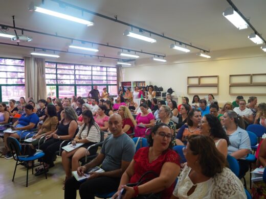 Diretores da rede municipal participam de encontro de formação para planejamento do ano letivo