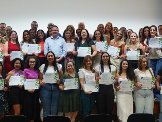Prefeito Pedro empossa novos servidores que reforçam compromisso da gestão com a educação de Passo Fundo