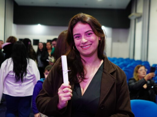 Prefeitura celebra a formatura da Escola das Profissões de mais de 380 novos profissionais