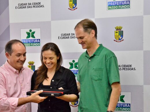 Manuela Spessato recebe homenagem na Prefeitura