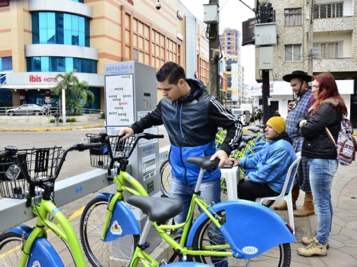 Primeiro dia de bicicletas compartilhadas