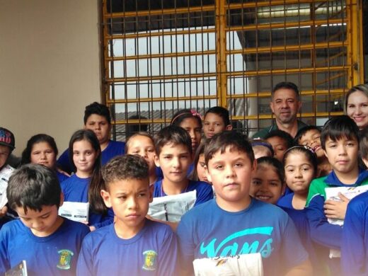 Termina entrega de kits de material escolar