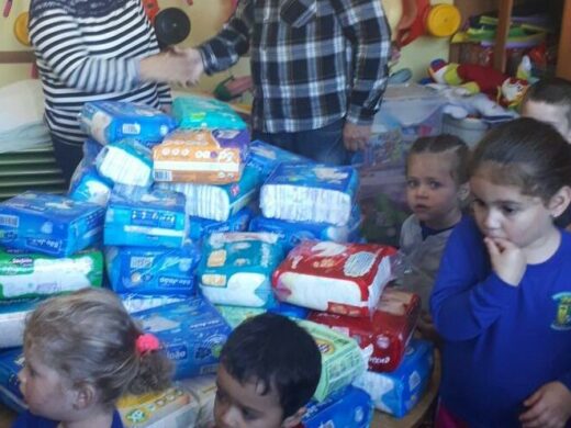 Escolas municipais recebem doação de fraldas