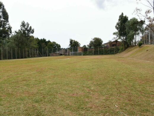 Campo de futebol para a comunidade do Valinhos
