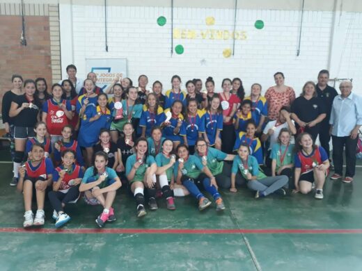 ﻿Sexta-feira é dia de conhecer campeões do vôlei