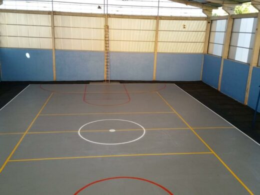 Melhorias em quadra de esportes na Dona Júlia