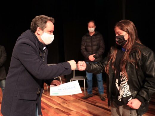 Prefeitura formaliza repasse ao esporte