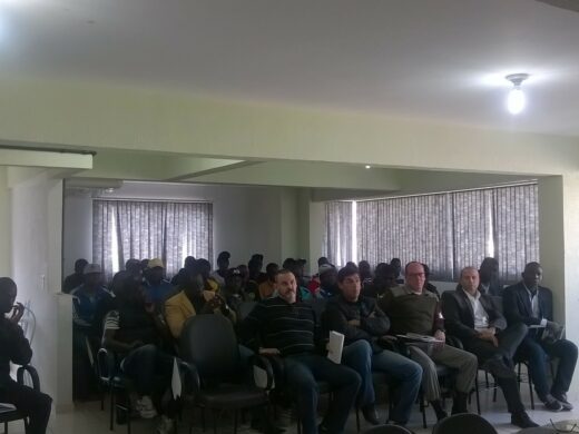 Autoridades orientam senegaleses sobre comércio