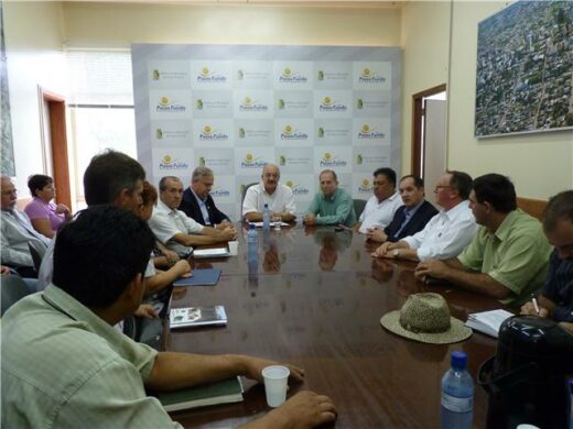 Prefeito recebe produtores de frango