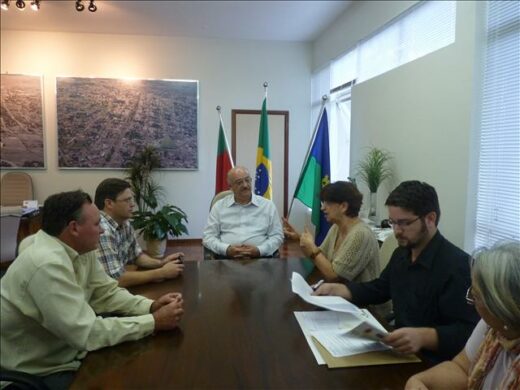 Prefeito recebe secretária estadual do Meio Ambiente