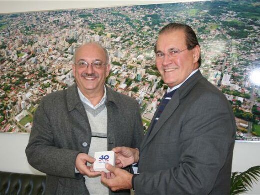 Dipp recebe empresário Moacir Volpato