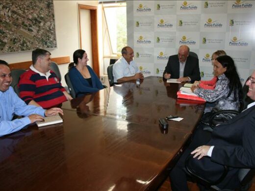 Mais duas empresas recebem incentivo da Prefeitura