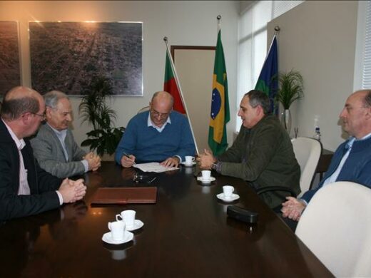 Prefeitura repassa área ao Senai