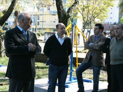 Academias ao ar livre entregues à comunidade