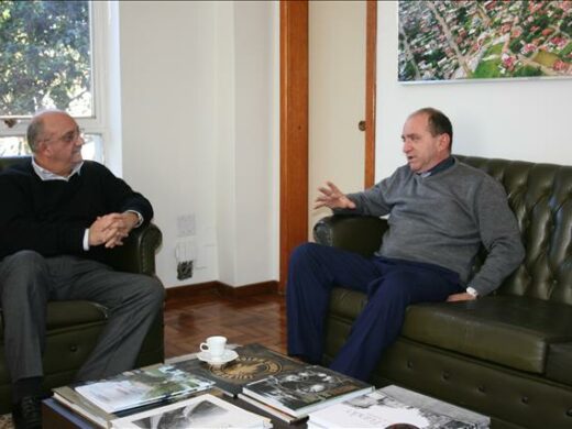 Prefeito de Lagoa Vermelha visita Airton Dipp