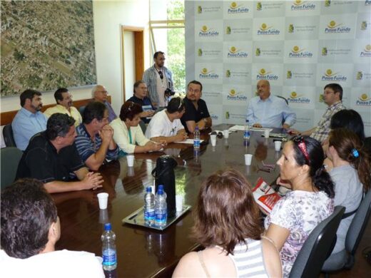 Dipp recebe representantes do Simpasso