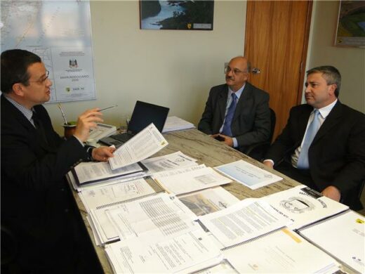 Prefeito trata de infra-estrutura com secretário Beto