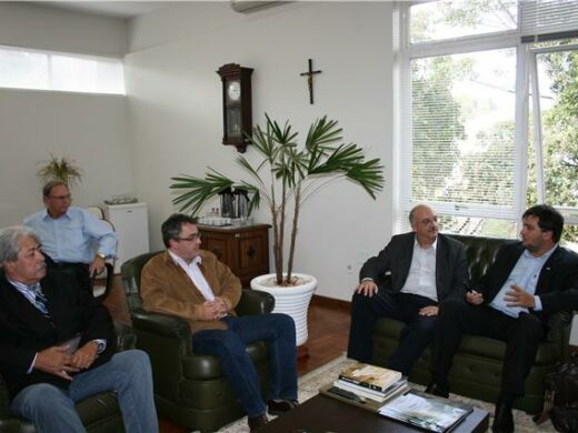 Prefeito recebe coordenador do DNIT