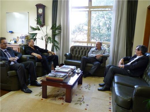 Bispo auxiliar da região visita o prefeito de Passo Fundo