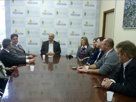 Dipp recebe visita do governador do Rotary Internacional