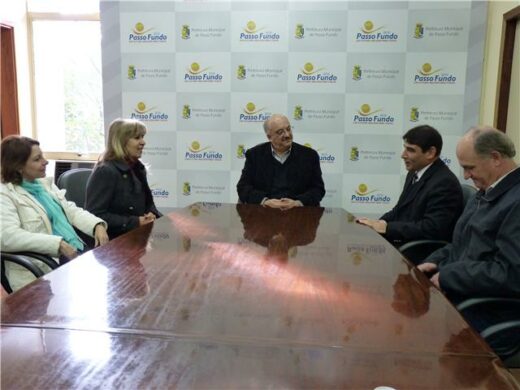 Candidatos à reitoria da UPF são recebidos pelo Prefeito Dipp