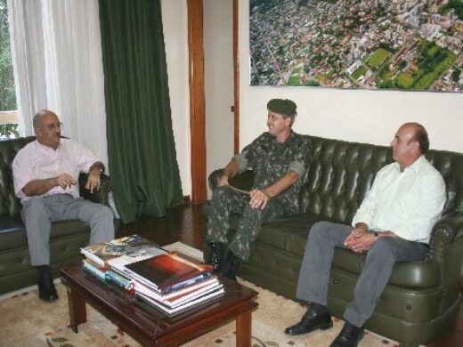 Prefeito recebe o novo Delegado da Junta Militar