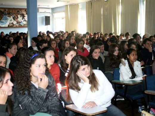 Prefeitura envolve jovens em projeto ambiental