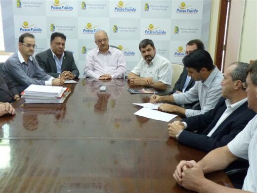 Dipp assina contratos para o anel viário e acesso a Bela Vista