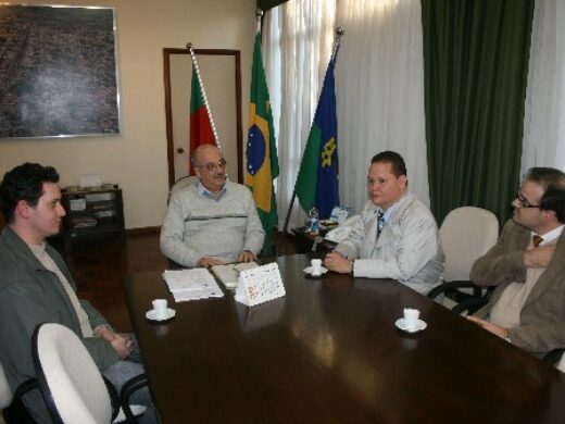 Nova diretoria do PV visita o prefeito Airton Dipp
