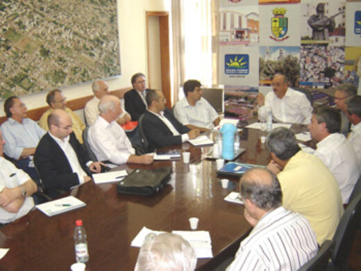 Prefeito reúne novos secretários