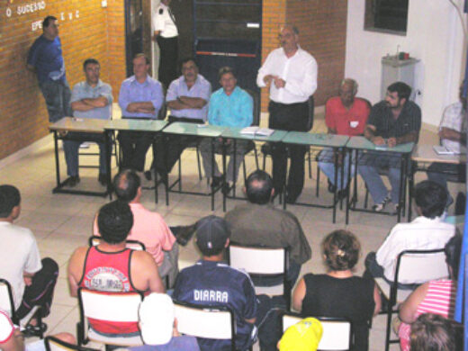 Prefeito e secretários ouvem reivindicações populares