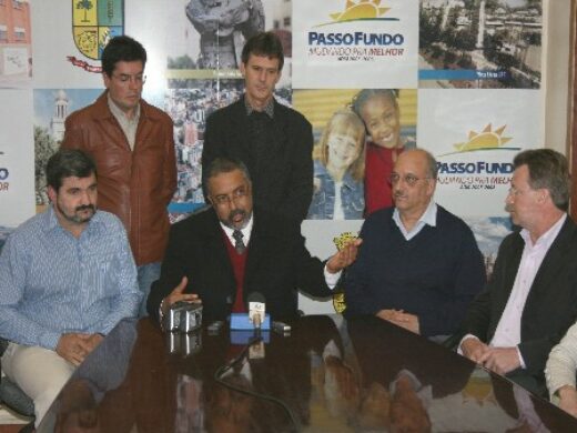 Senador Paulo Paim visita prefeito Airton Dipp