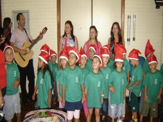 Coral natalino visita Prefeitura Municipal