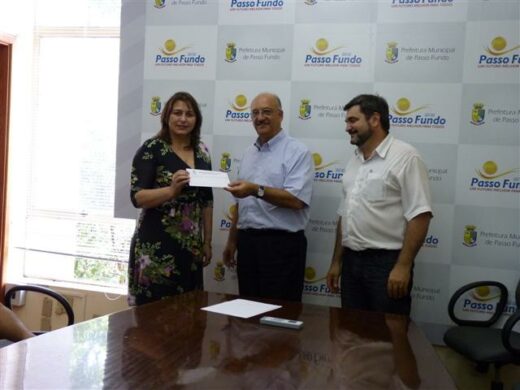 Prefeito entrega recursos para o Bairro São Cristóvão II