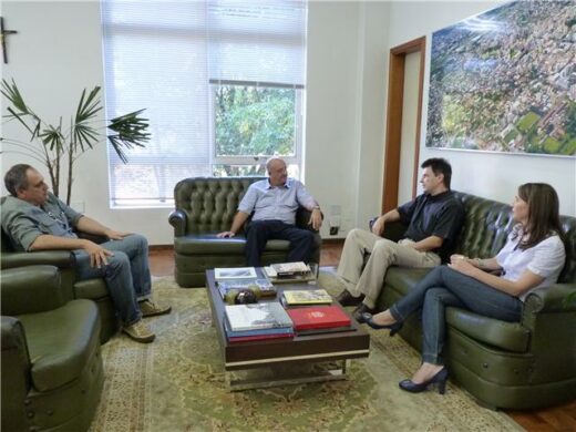 Dipp recebe diretor executivo da rede metodista