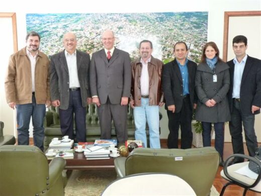 Executivo recebe visita da direção da Rádio Planalto