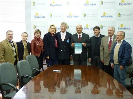 Rotary da região visita prefeito Airton Dipp