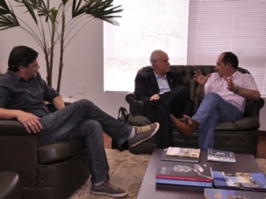 Deputado Raul Carrion visita a Prefeitura de Passo Fundo