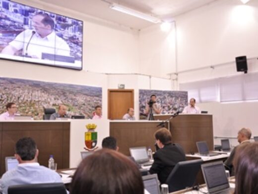 Prefeito e vice prestigiam abertura do período legislativo 2013