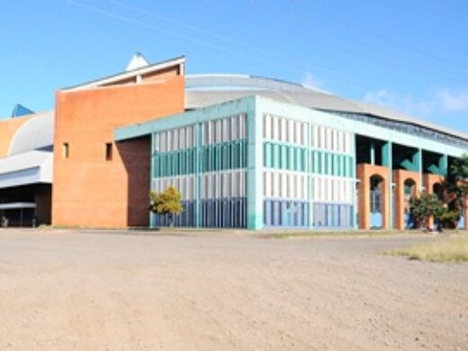 Preocupado com a segurança, prefeito interdita Ginásio Teixeirinha