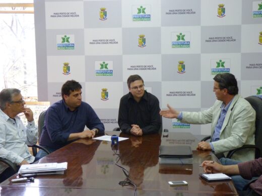 Prefeitura entrega licenciamento ambiental para construção do Centro de Lazer