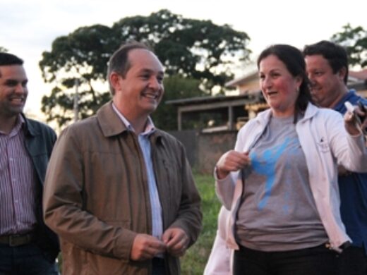 Nos bairros, prefeito recebe reivindicações e agradecimentos